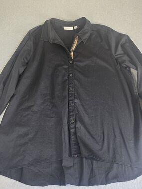 Susan Graver women’s black button-front tunic shirt in size 16.
Classic black lo